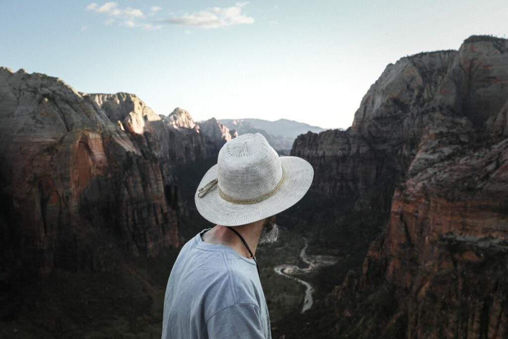 sunglasses-hat-for-hiking-national-park